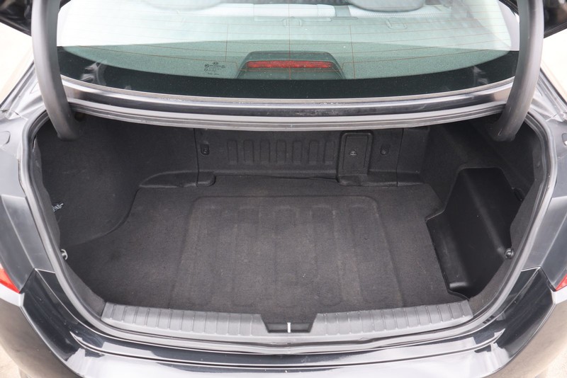 Kia Optima Hybrid Vehicle Full-screen Gallery Image 08