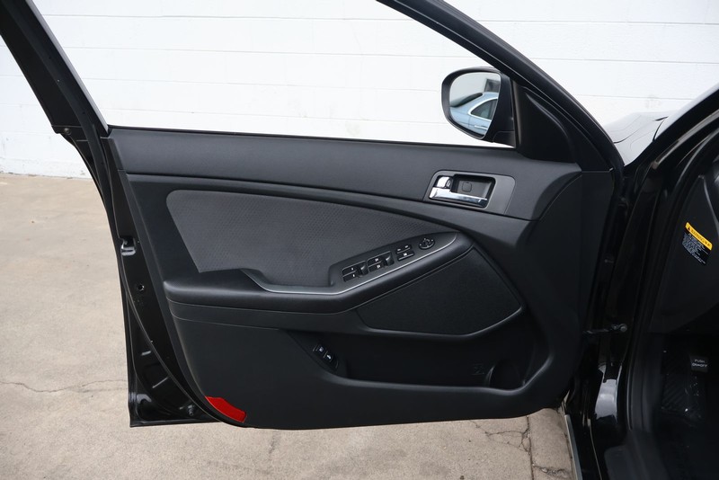 Kia Optima Hybrid Vehicle Full-screen Gallery Image 14
