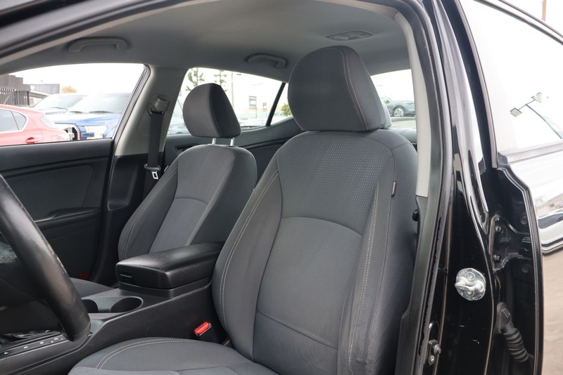 Kia Optima Hybrid Vehicle Full-screen Gallery Image 16