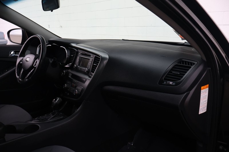 Kia Optima Hybrid Vehicle Full-screen Gallery Image 18
