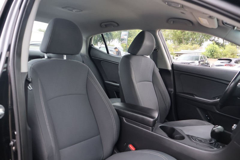 Kia Optima Hybrid Vehicle Full-screen Gallery Image 19