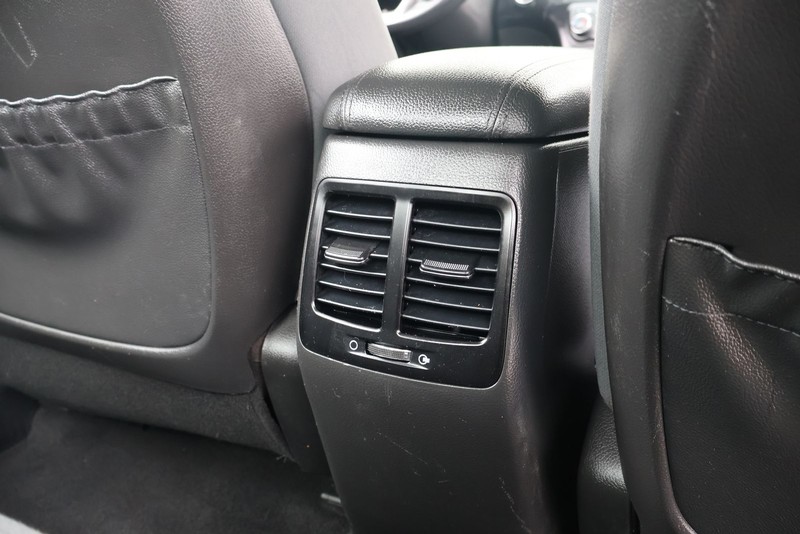 Kia Optima Hybrid Vehicle Full-screen Gallery Image 21