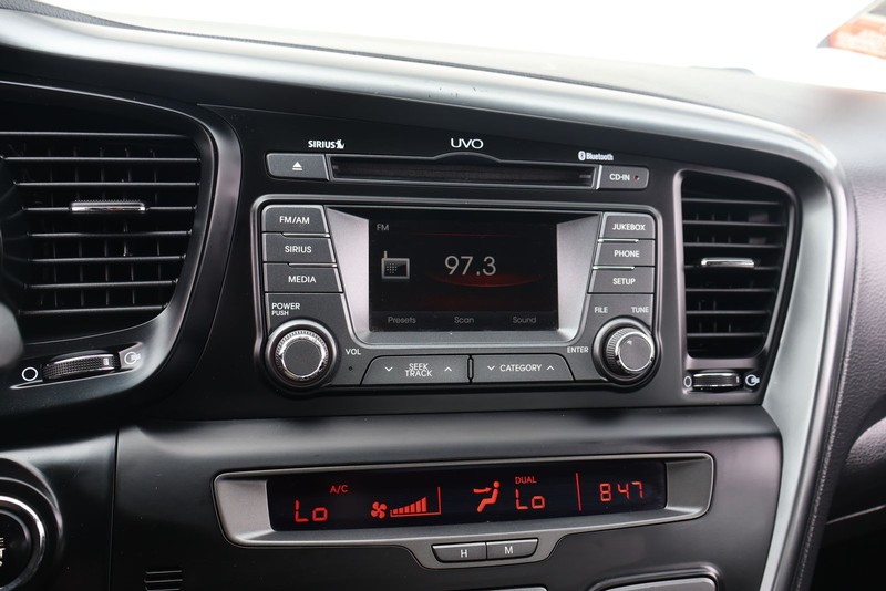 Kia Optima Hybrid Vehicle Full-screen Gallery Image 28