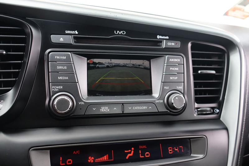 Kia Optima Hybrid Vehicle Full-screen Gallery Image 29