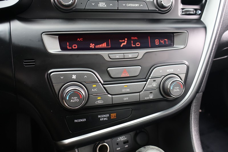 Kia Optima Hybrid Vehicle Full-screen Gallery Image 30