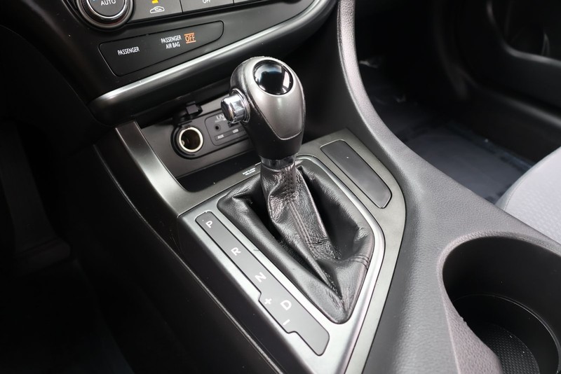 Kia Optima Hybrid Vehicle Full-screen Gallery Image 31