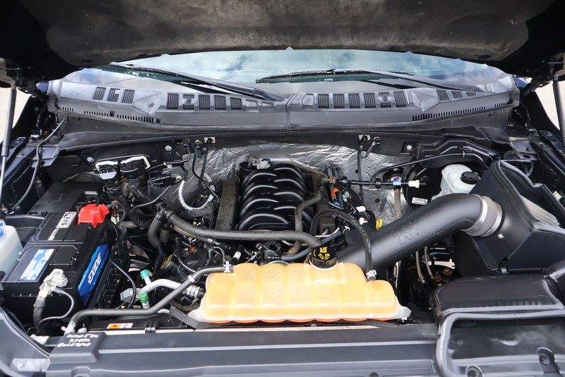 Ford F-150 Vehicle Full-screen Gallery Image 12