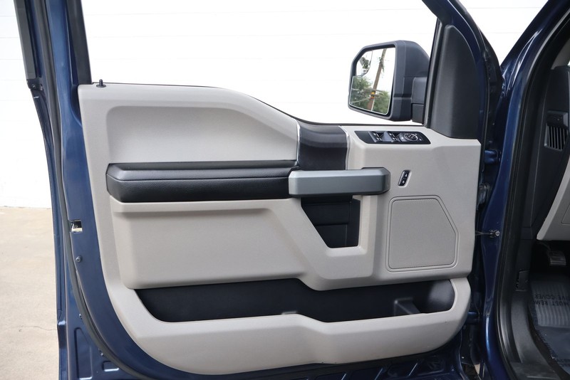 Ford F-150 Vehicle Full-screen Gallery Image 14