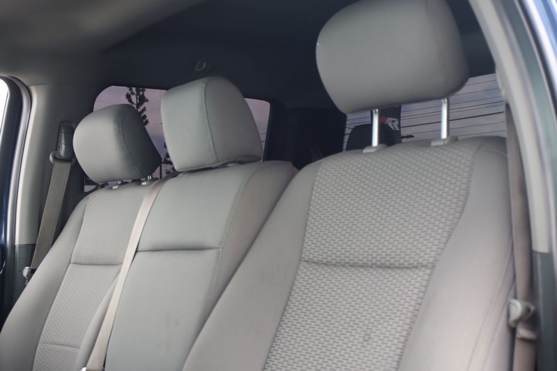 Ford F-150 Vehicle Full-screen Gallery Image 17