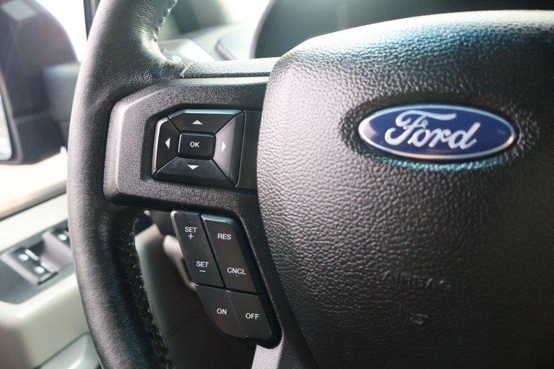 Ford F-150 Vehicle Full-screen Gallery Image 24