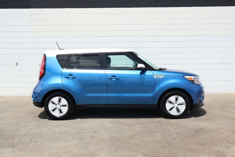 Kia Soul EV Vehicle Full-screen Gallery Image 04