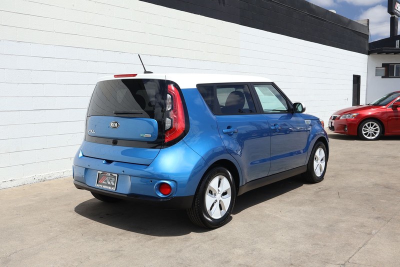 Kia Soul EV Vehicle Full-screen Gallery Image 05