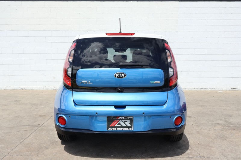 Kia Soul EV Vehicle Full-screen Gallery Image 06