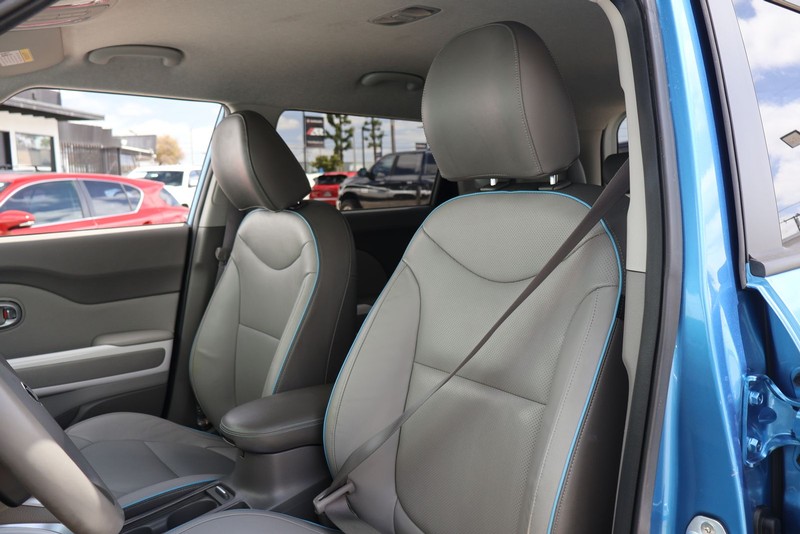 Kia Soul EV Vehicle Full-screen Gallery Image 16