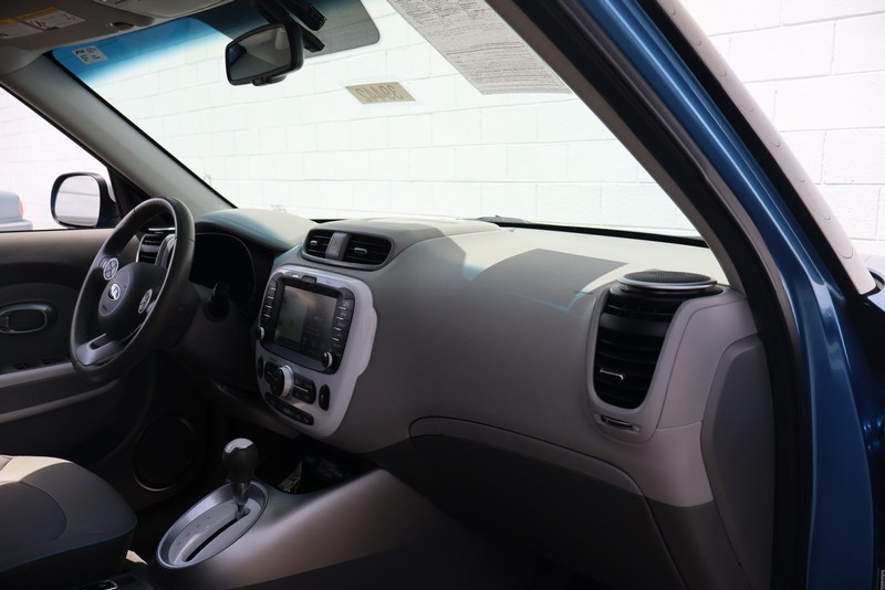 Kia Soul EV Vehicle Full-screen Gallery Image 18