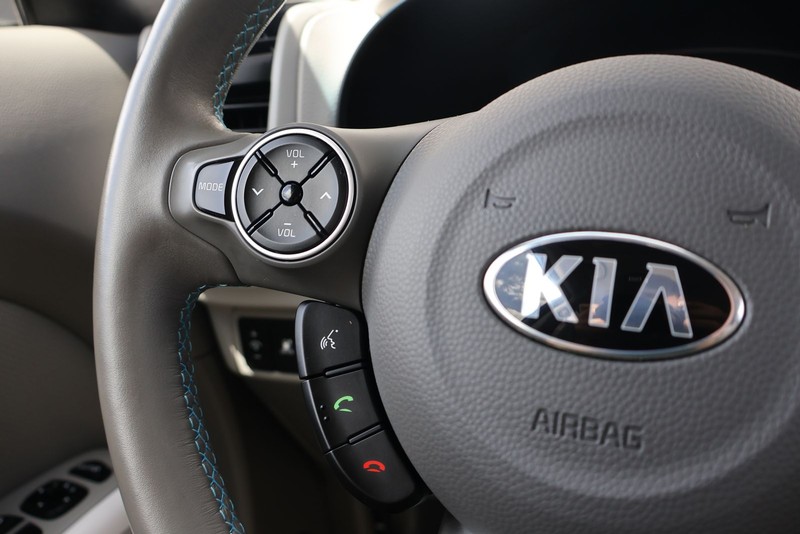 Kia Soul EV Vehicle Full-screen Gallery Image 24