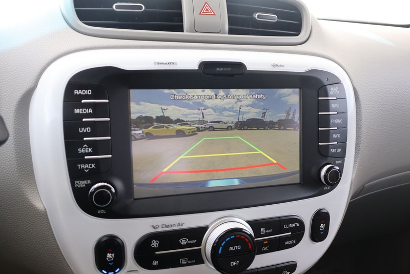 Kia Soul EV Vehicle Full-screen Gallery Image 28