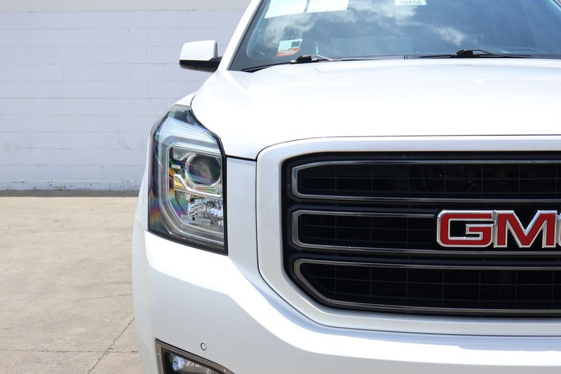 GMC Yukon Vehicle Full-screen Gallery Image 03