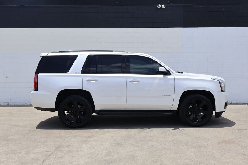 GMC Yukon Vehicle Full-screen Gallery Image 04