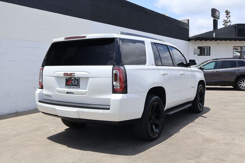 GMC Yukon Vehicle Full-screen Gallery Image 05