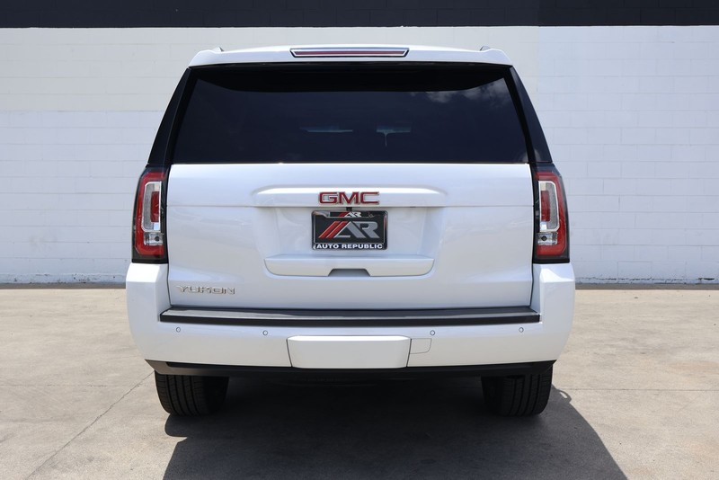 GMC Yukon Vehicle Full-screen Gallery Image 06