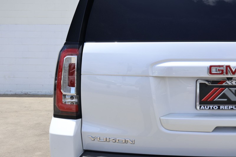 GMC Yukon Vehicle Full-screen Gallery Image 07