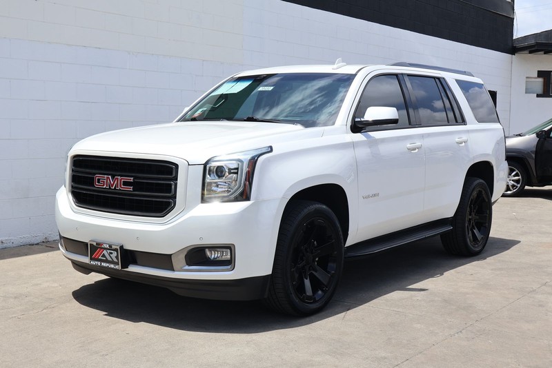 GMC Yukon Vehicle Full-screen Gallery Image 11