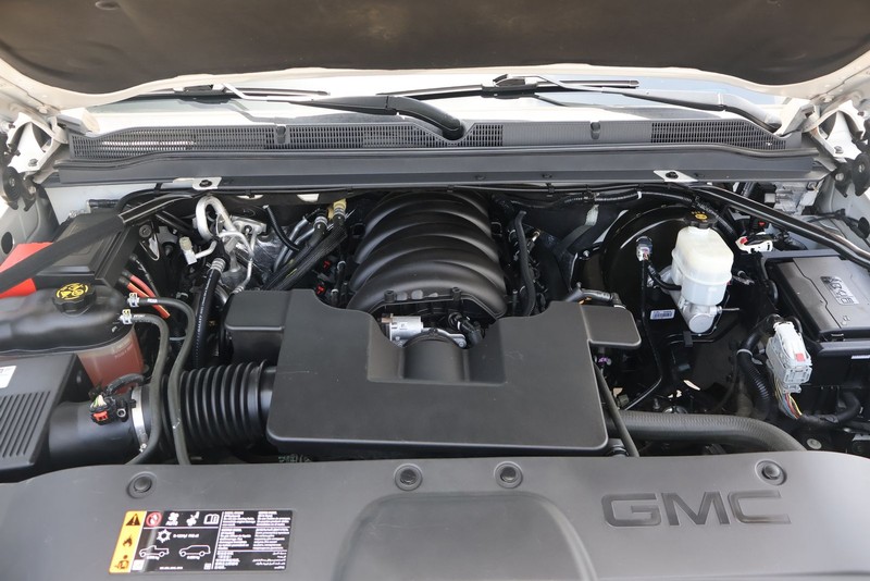 GMC Yukon Vehicle Full-screen Gallery Image 12