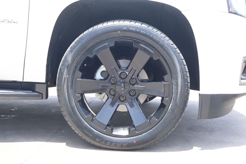 GMC Yukon Vehicle Full-screen Gallery Image 13