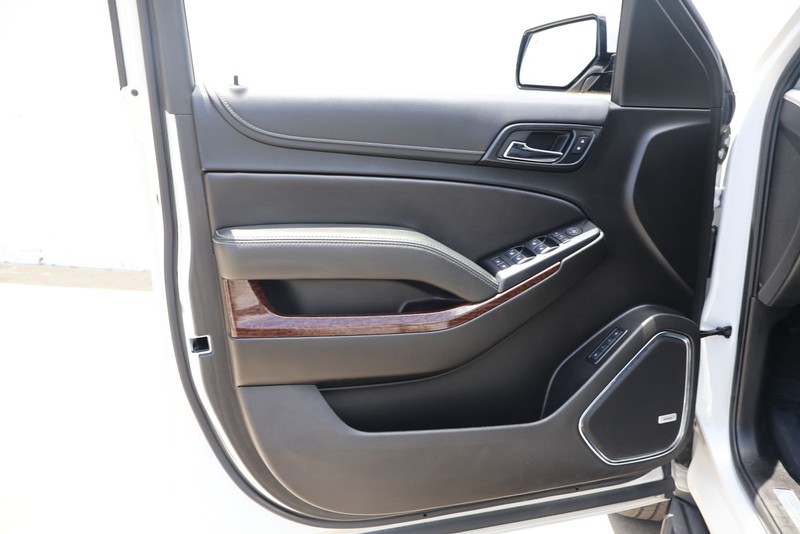 GMC Yukon Vehicle Full-screen Gallery Image 14