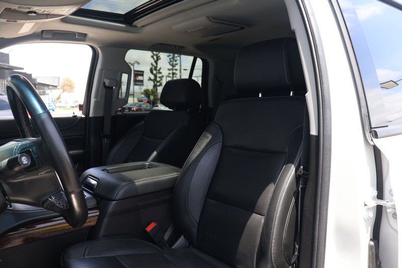 GMC Yukon Vehicle Full-screen Gallery Image 16