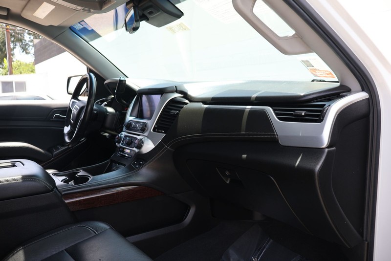 GMC Yukon Vehicle Full-screen Gallery Image 18