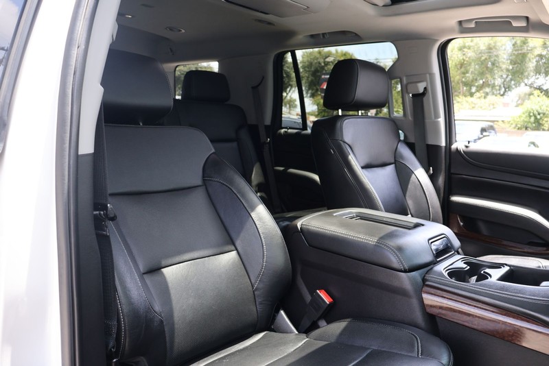 GMC Yukon Vehicle Full-screen Gallery Image 19