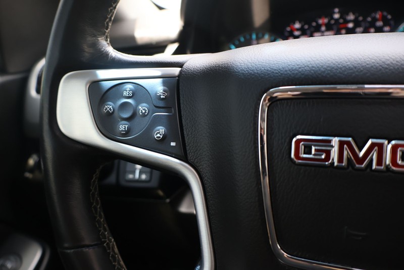 GMC Yukon Vehicle Full-screen Gallery Image 23