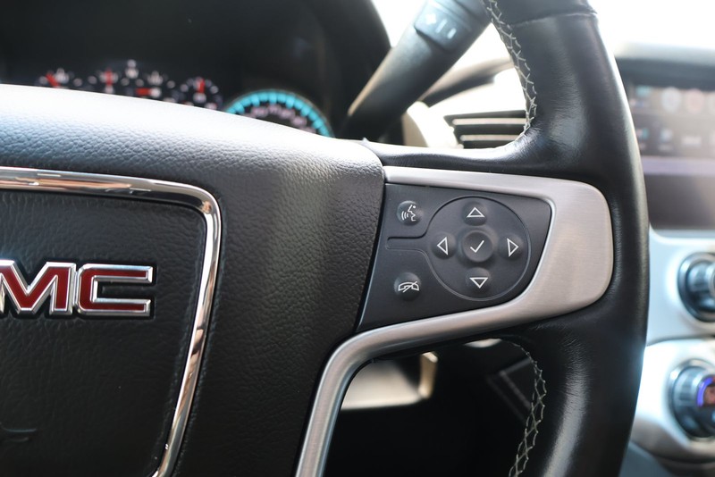 GMC Yukon Vehicle Full-screen Gallery Image 24