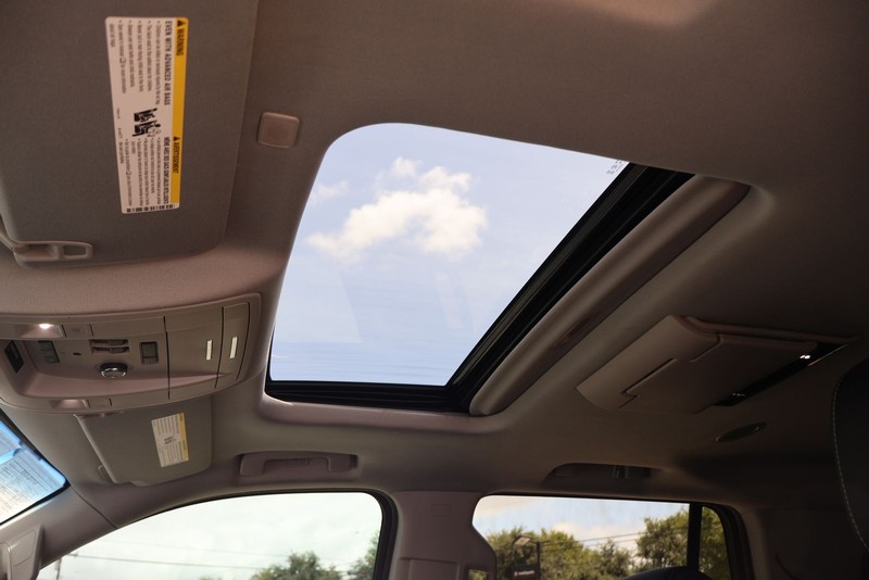 GMC Yukon Vehicle Full-screen Gallery Image 29