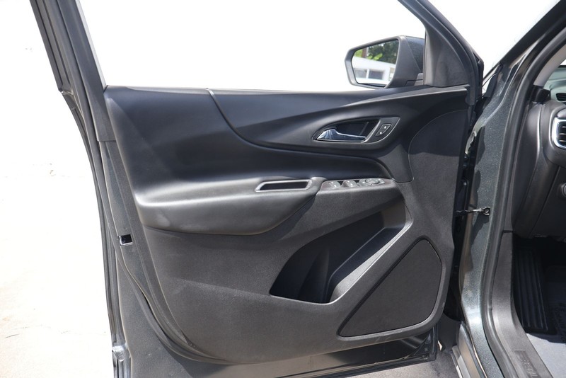 Chevrolet Equinox Vehicle Full-screen Gallery Image 14