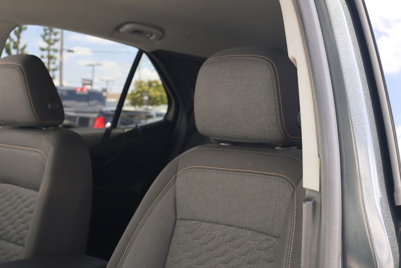 Chevrolet Equinox Vehicle Full-screen Gallery Image 17