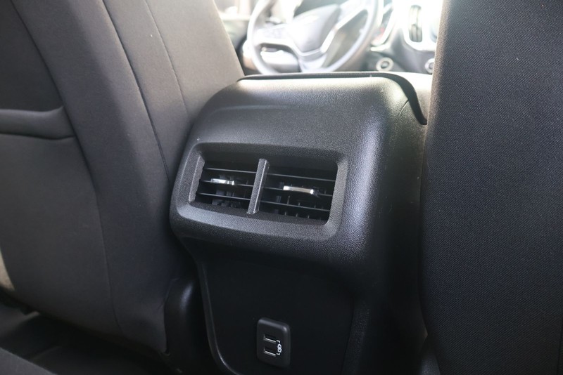 Chevrolet Equinox Vehicle Full-screen Gallery Image 21