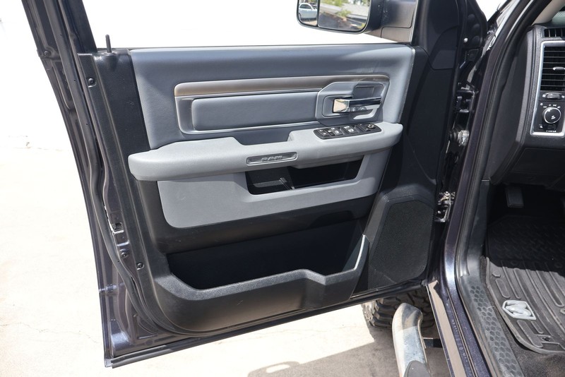 Ram 1500 Vehicle Full-screen Gallery Image 13