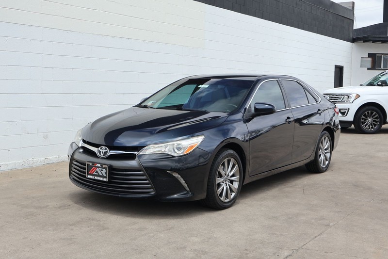 Toyota Camry Vehicle Full-screen Gallery Image 11