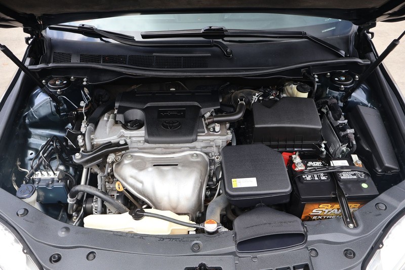 Toyota Camry Vehicle Full-screen Gallery Image 12