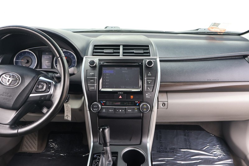 Toyota Camry Vehicle Full-screen Gallery Image 26