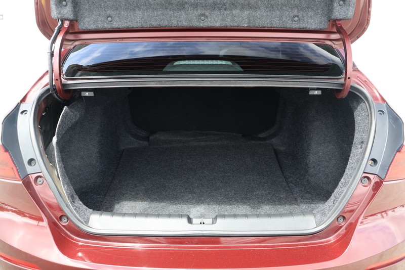 Honda Insight Vehicle Full-screen Gallery Image 08