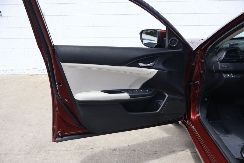 Honda Insight Vehicle Full-screen Gallery Image 14
