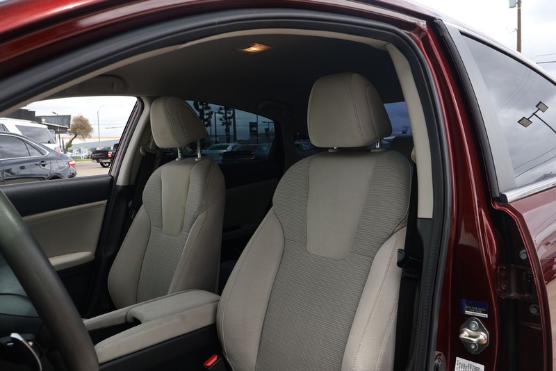 Honda Insight Vehicle Full-screen Gallery Image 16