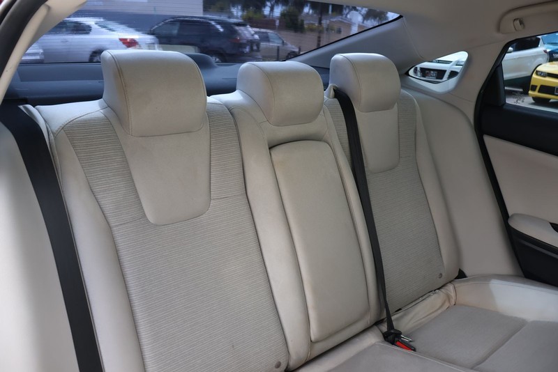 Honda Insight Vehicle Full-screen Gallery Image 19