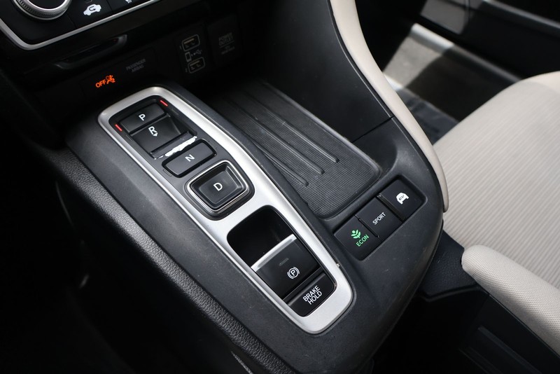 Honda Insight Vehicle Full-screen Gallery Image 28