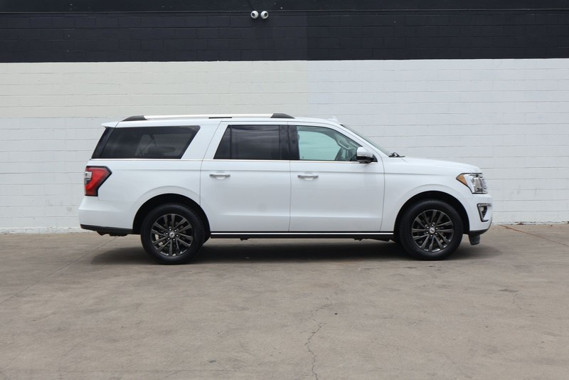 Ford Expedition Max Vehicle Full-screen Gallery Image 04