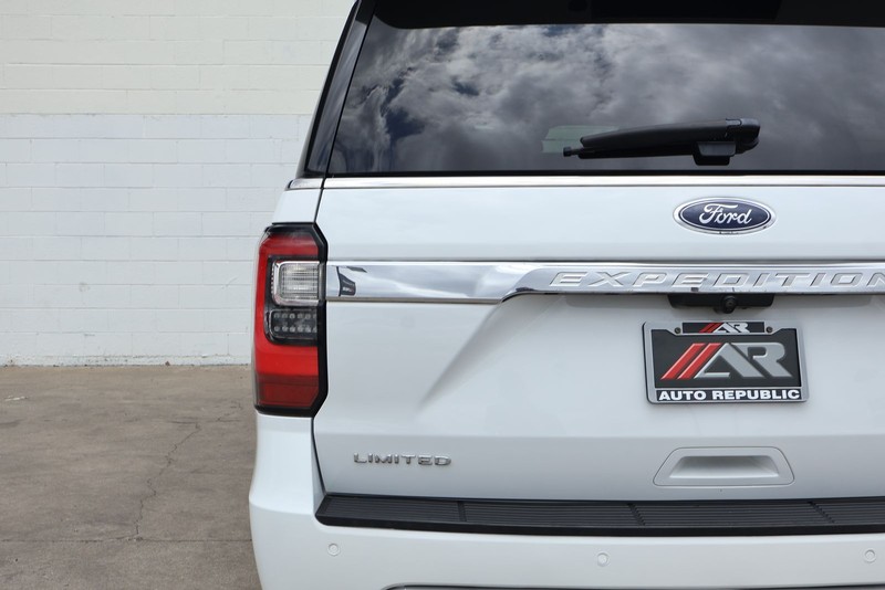 Ford Expedition Max Vehicle Full-screen Gallery Image 07